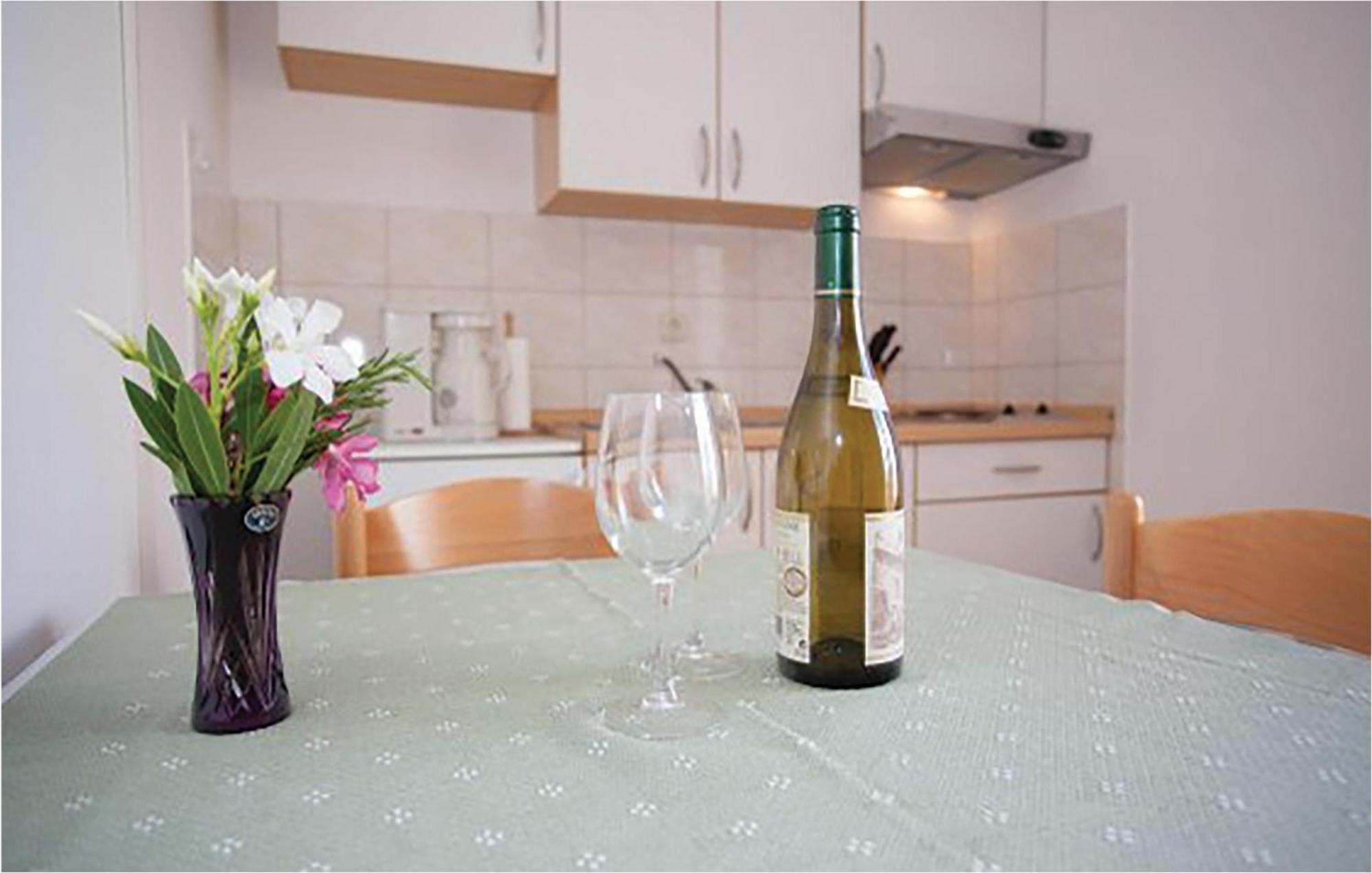 Amazing Apartment In Malinska With Kitchen Eksteriør billede